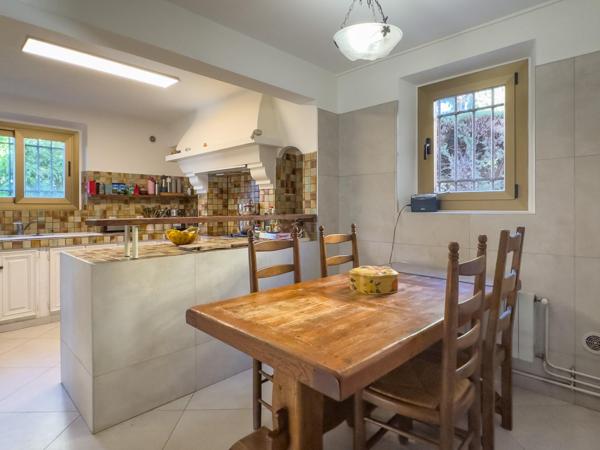 Charmante villa de ville avec dépendance et jardin