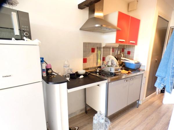 Centre Port. Studio loggia au rez-de-chaussée