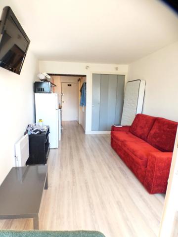 Centre Port. Studio loggia au rez-de-chaussée