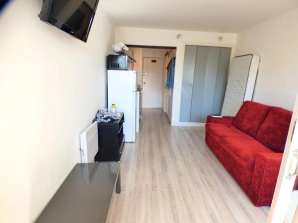 Centre Port. Studio loggia au rez-de-chaussée