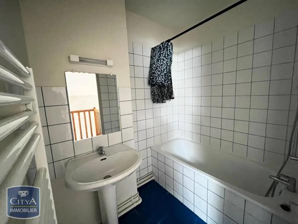 Appartement à louer 2 pièces 41.8m² Bourges (18000)