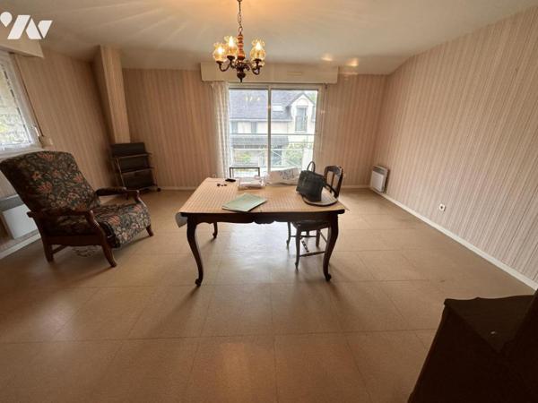 A VENDRE 56 VANNES Cliscouët, au calme, T2 1er étage sans ascenseur + parking privatif