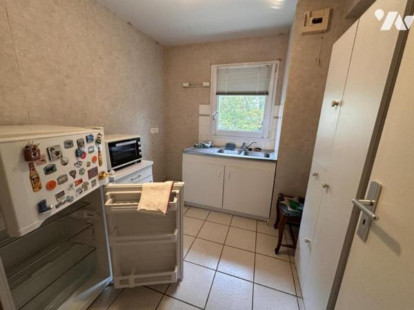 A VENDRE 56 VANNES Cliscouët, au calme, T2 1er étage sans ascenseur + parking privatif
