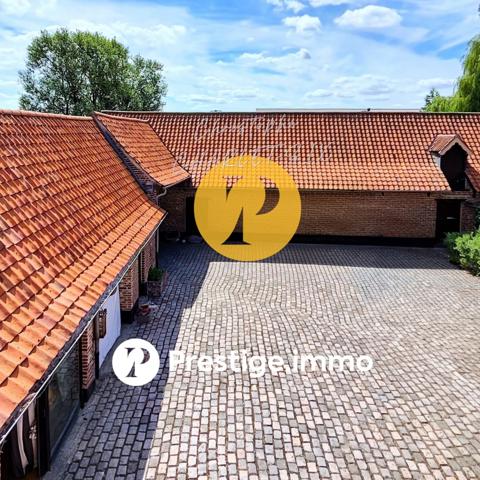 À vendre - Ferme, 14 pièces située à Lille (59800)