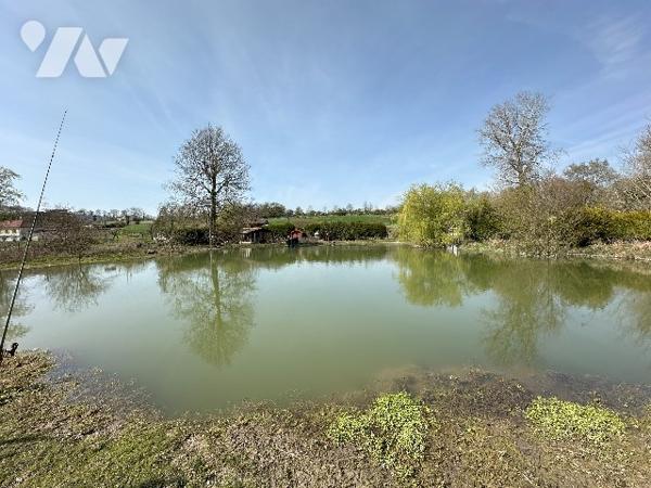 ATHIES - TERRAIN - ETANG - CHALET