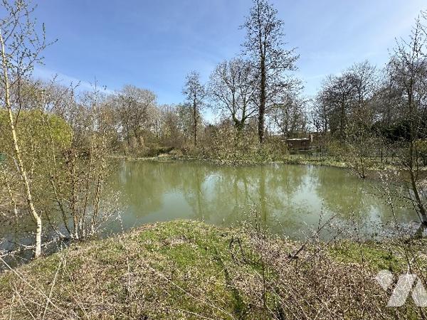 ATHIES - TERRAIN - ETANG - CHALET