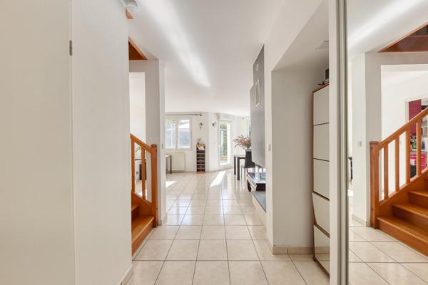 Charmant Pavillon familiale à Bussy Saint Georges 6 pièce(s) 147.13m2