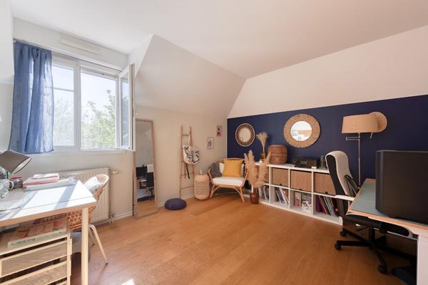 Charmant Pavillon familiale à Bussy Saint Georges 6 pièce(s) 147.13m2