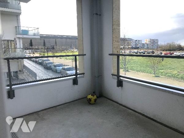 Appartement T4 dans un immeuble récent et proche des commodités