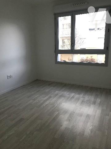 Appartement T4 dans un immeuble récent et proche des commodités