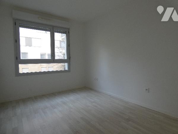 Appartement T4 dans un immeuble récent et proche des commodités