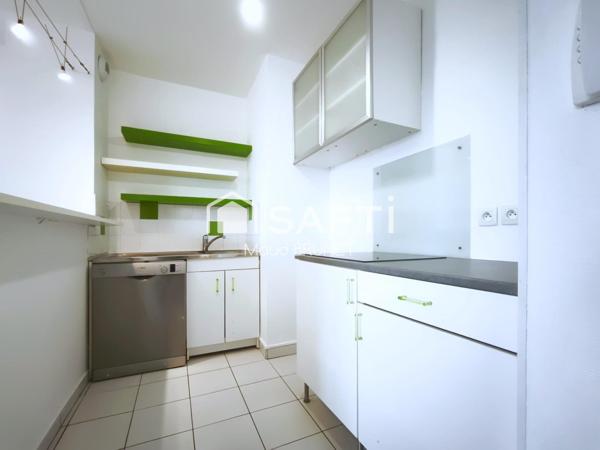 T2 lumineux au dernier étage, vue dégagée et emplacement idéal entre les deux gares.