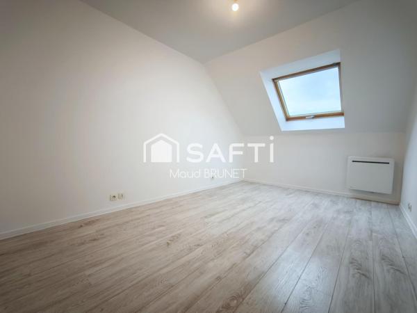 T2 lumineux au dernier étage, vue dégagée et emplacement idéal entre les deux gares.