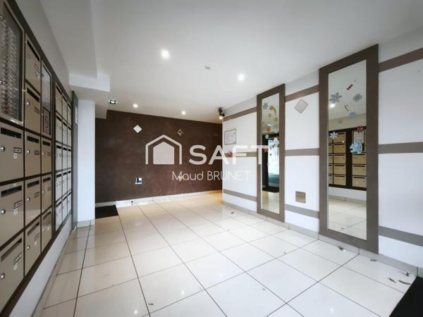 T2 lumineux au dernier étage, vue dégagée et emplacement idéal entre les deux gares.