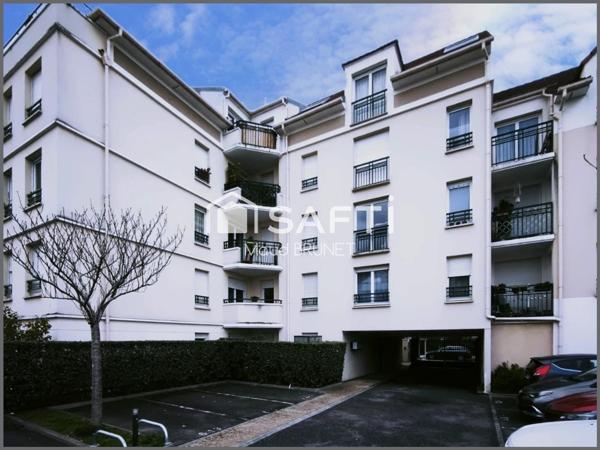 T2 lumineux au dernier étage, vue dégagée et emplacement idéal entre les deux gares.