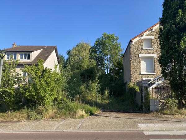 Terrain
        
        - 530 m² 270 000 € *