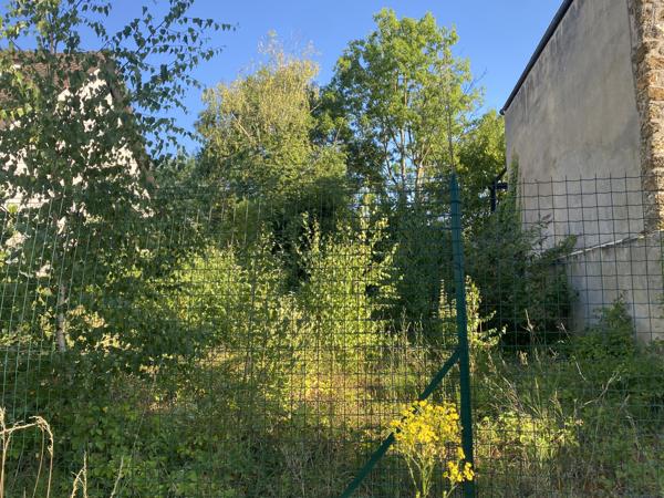 Terrain
        
        - 530 m² 270 000 € *