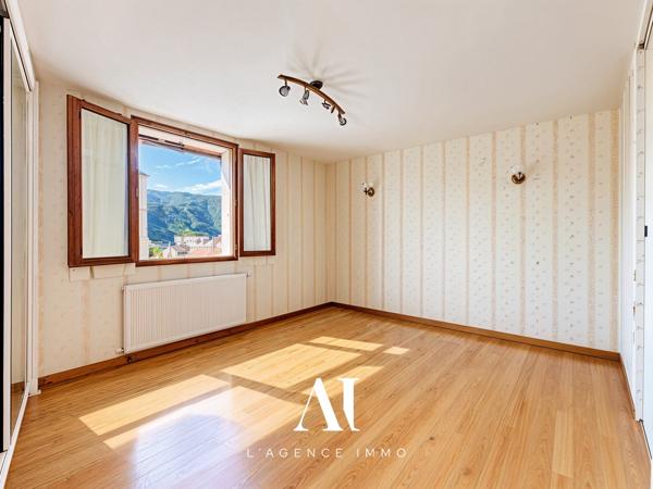 Appartement T4 en duplex de 112,12 m² avec jardin, terrasse et balcon avec une vue magnifique et sans vis à vis – Saint-Claude 39200 – Centre-ville