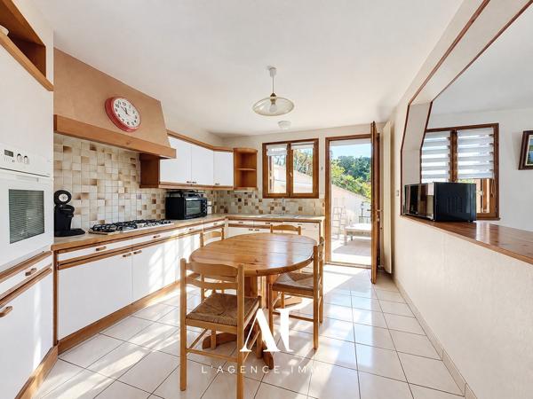 Appartement T4 en duplex de 112,12 m² avec jardin, terrasse et balcon avec une vue magnifique et sans vis à vis – Saint-Claude 39200 – Centre-ville