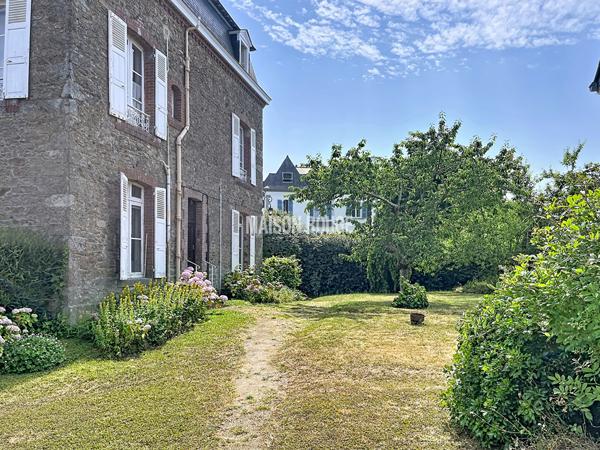 Saint-Briac-sur-Mer: Maison de Capitaine, terrain constructible de plus de 1000 m², maison d'amis