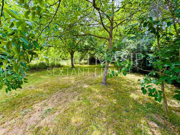 IMPOSANT ENSEMBLE IMMOBILIER, 2 MAISONS ATTENANTES, 8 CHAMBRES, GRAND JARDIN, PISCINE HORS SOL