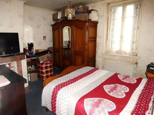 Maison de ville 5 pièces 3/4 chambres, terrain et dépandances