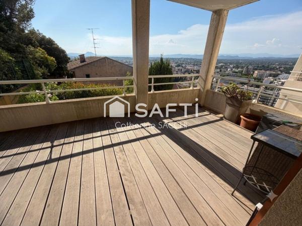 Spatieuse terrasse vue panoramique sur l'Estérel