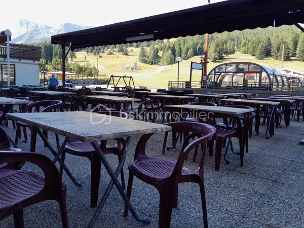 Local d activites de 80 m²