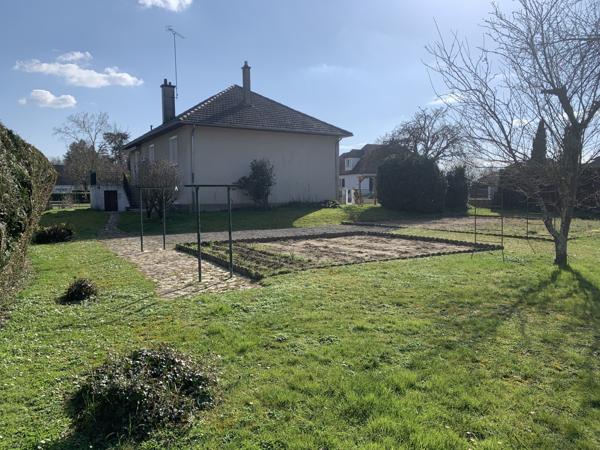 BEAU PAVILLON EN BON ÉTAT T6 RÉSIDENCE JULES VERNE CHÂTELLERAULT Réf 2624