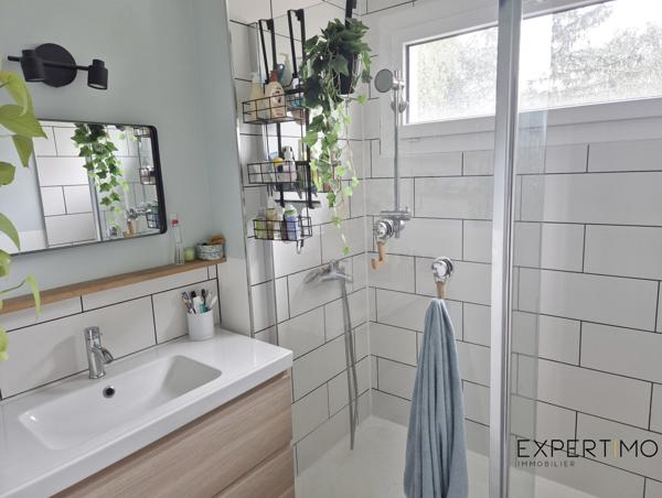 Poitiers (86000) Poitiers - F6 rénové avec 4 chambres + parking couvert + cave