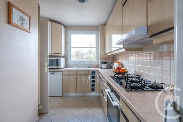 Appartement F5 à vendre  4 pièces - 108,51 m 2   ST MAUR DES FOSSES  - 94