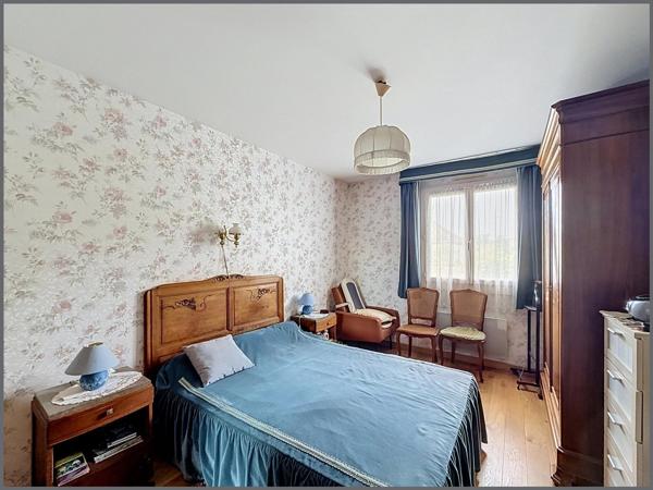 Idéalement située, en plein centre maison 4 chambres avec une vie de plain-pied