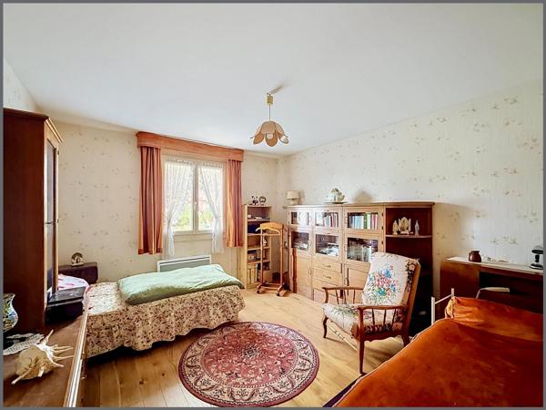 Idéalement située, en plein centre maison 4 chambres avec une vie de plain-pied