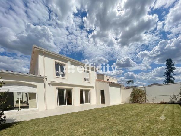 Maison
         6 pièces
        - 155 m² Bien prestige 675 000 €*