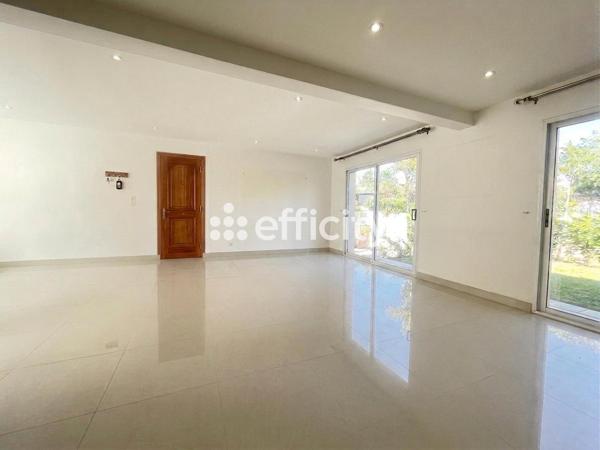 Maison
         6 pièces
        - 155 m² Bien prestige 675 000 €*