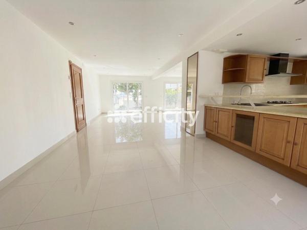 Maison
         6 pièces
        - 155 m² Bien prestige 675 000 €*