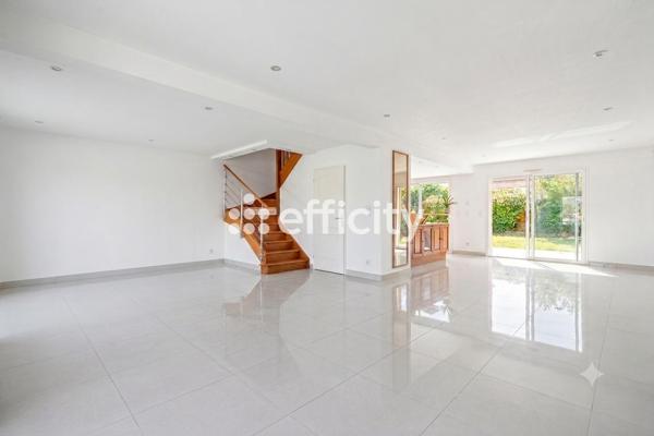 Maison
         6 pièces
        - 155 m² Bien prestige 675 000 €*