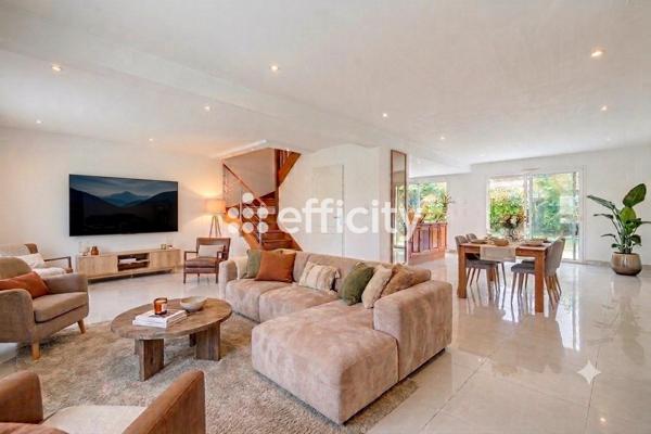 Maison
         6 pièces
        - 155 m² Bien prestige 675 000 €*