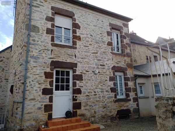 Immeuble à vendre à Fresnay-sur-Sarthe dans la Sarthe (72130), ref : MA378