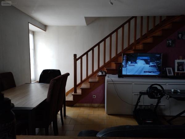 Immeuble à vendre à Fresnay-sur-Sarthe dans la Sarthe (72130), ref : MA378