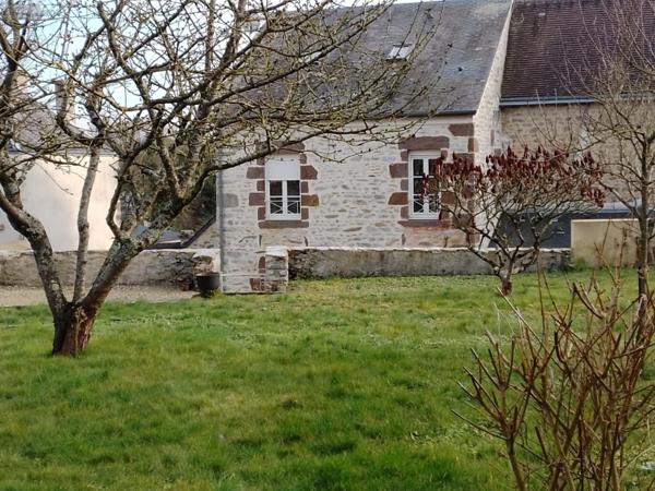 Immeuble à vendre à Fresnay-sur-Sarthe dans la Sarthe (72130), ref : MA378