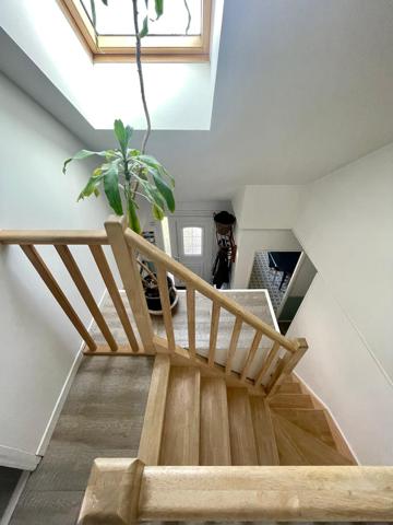 Maison
         8 pièces
        - 132 m² Exclusivité 379 000 € *