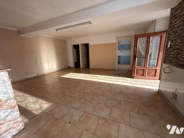 Maison à rénover avec potentiel et terrain