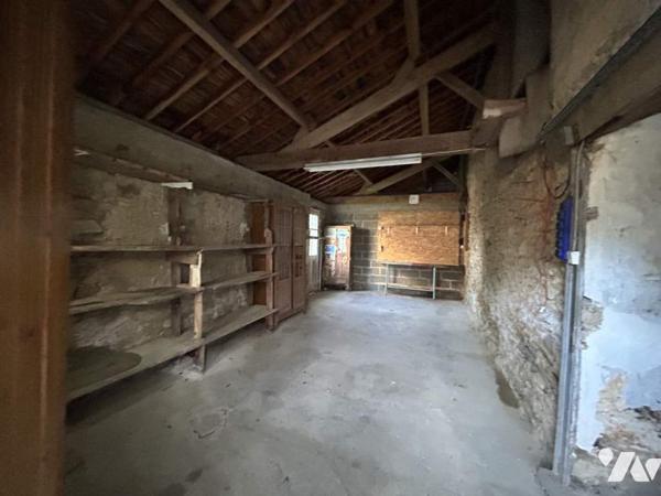 Maison à rénover avec potentiel et terrain