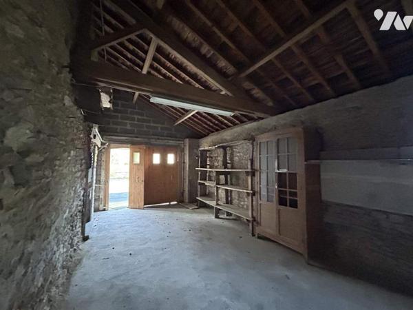 Maison à rénover avec potentiel et terrain