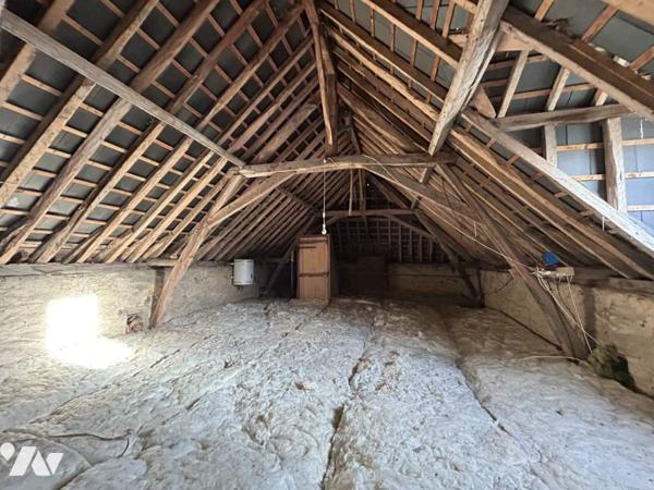 Maison à rénover avec potentiel et terrain