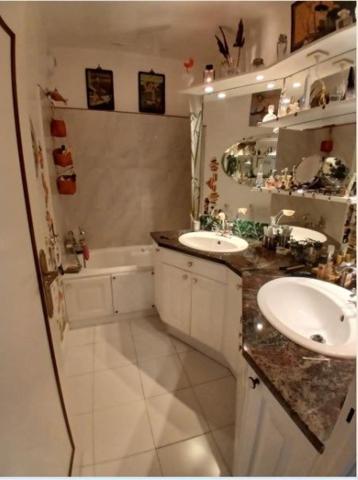 TRES BEL APPARTEMENT PROCHE DU PARC DU BOURRAN