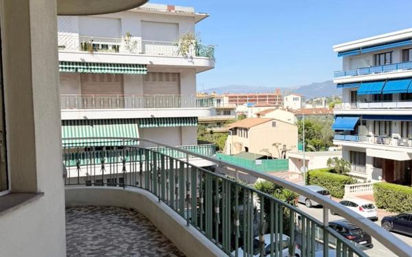 Appartement à vendre    3 pièces •  Cagnes-sur-Mer