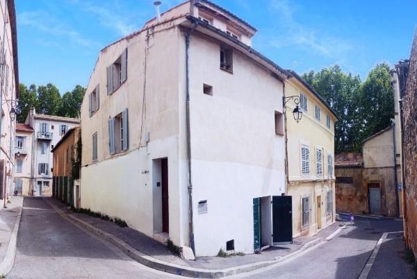 Maison en plein cœur d'Aix de 153m² De 2 x T2 et 3 x T1 - Calme et cachet