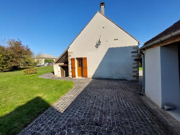 Longueville, maison en pierre, rénovée, 3 chambres plus dépendances